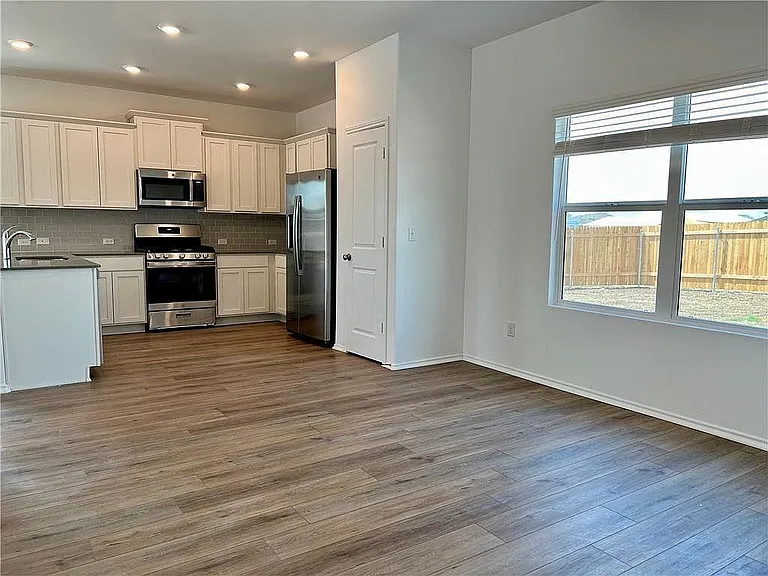 290 Silver Glen Dr — Photo 22
