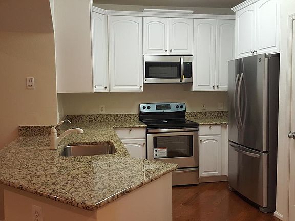 Kitchen w/ Brand new appliances