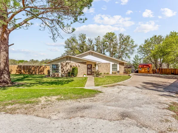 172 N Mohon St, De Leon, TX 76444
