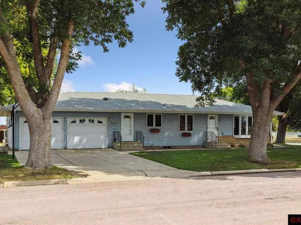 602 W 5th St, Winthrop, MN 55396