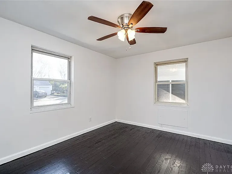 3001 Delaine Ave — Photo 11