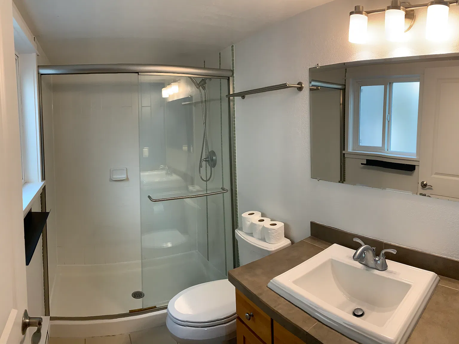 2 bed, 1000 sqft, $3,000 — Photo 3
