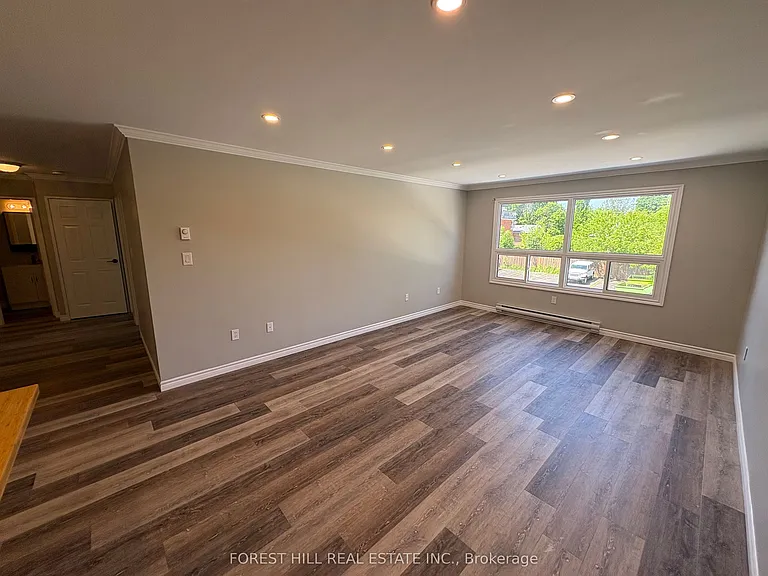 130 King St E #4 — Photo 3