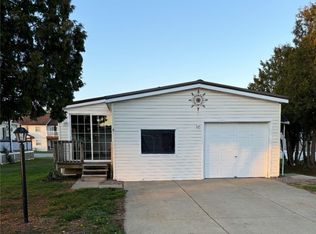 9 Thistle Down Dr, Akron, NY 14001