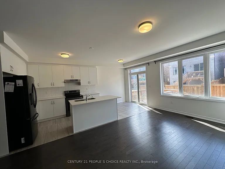 1471 Blackmore St — Photo 22
