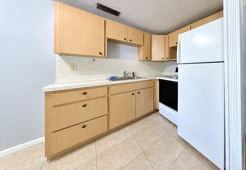 1 bed, 1.0 bath, 576 sqft, $995 — Photo 4
