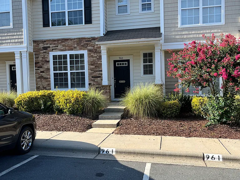 961 Copperstone Ln — Photo 2