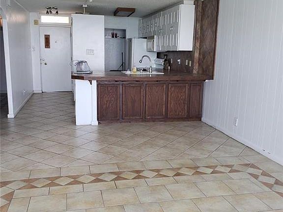 3rd image of 4302 Ocean Dr APT 22