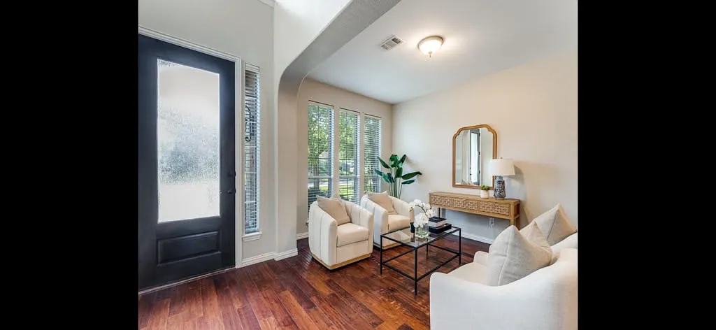 4 bed, 4025 sqft, $3,900 — Photo 3