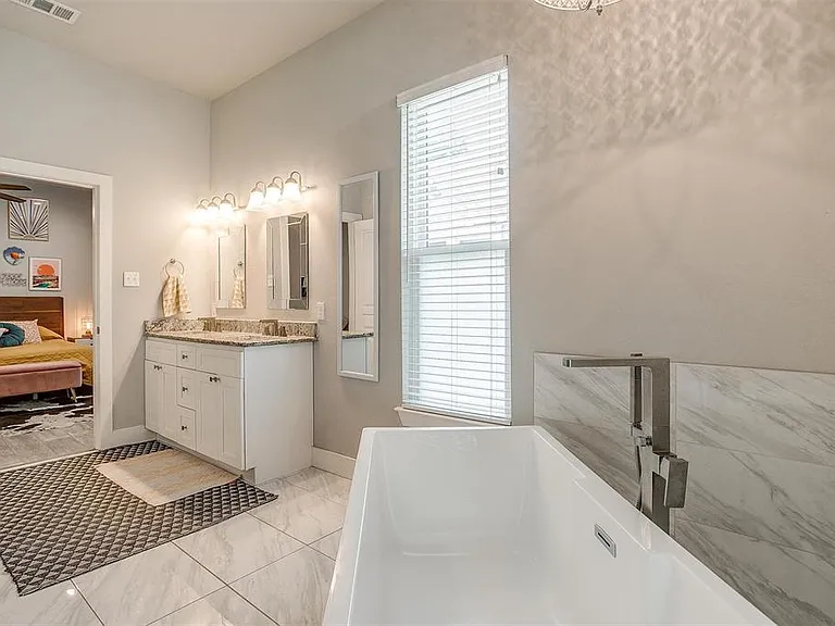 2905 S Jennings Ave — Photo 72