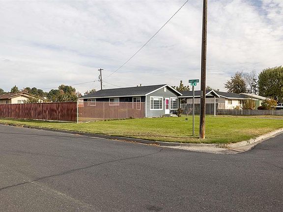 2nd image of 605 E Lilac Pl