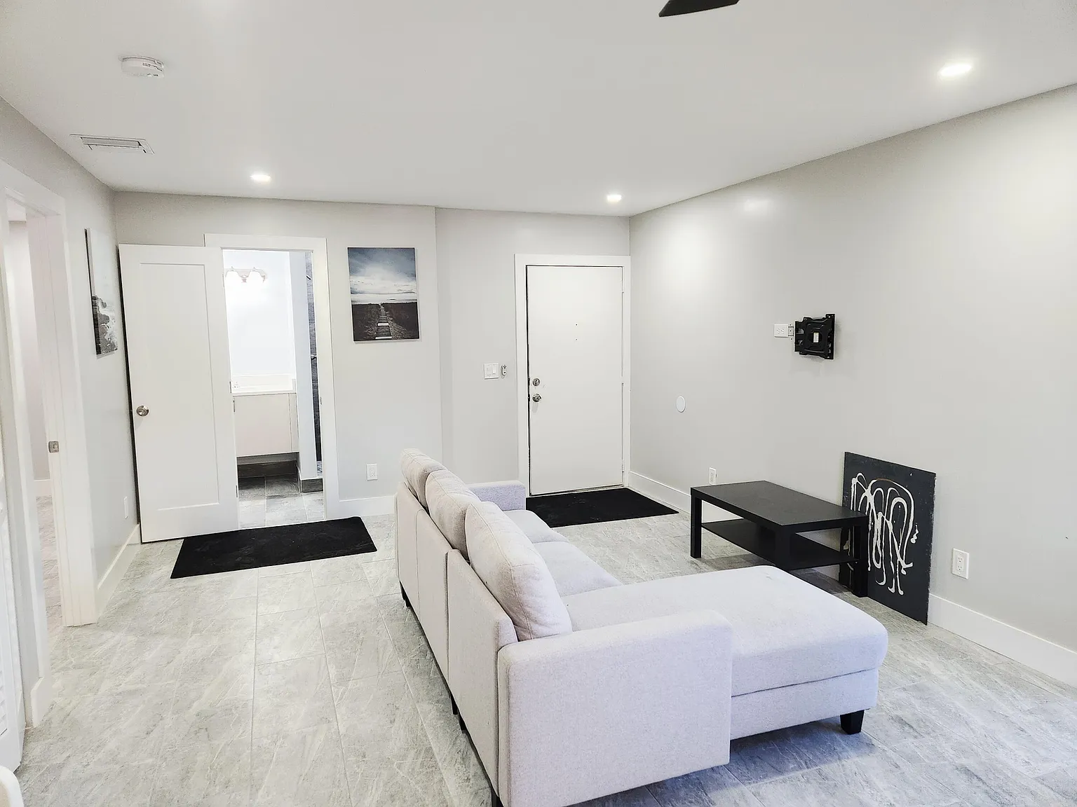 2 bed, 2.0 bath, 900 sqft, $1,600 — Photo 2