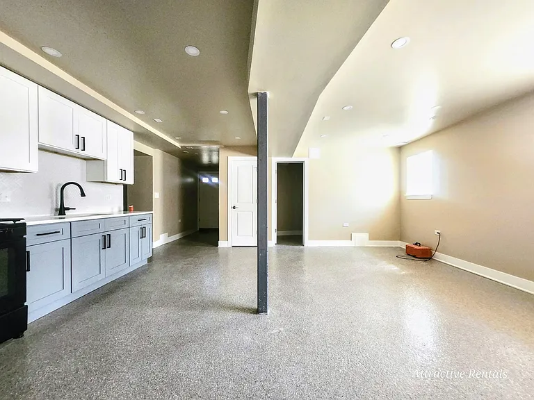 6341 S Elizabeth St — Photo 3