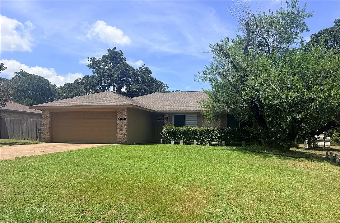 3 bed, 1206 sqft, $1,800 — Photo 2