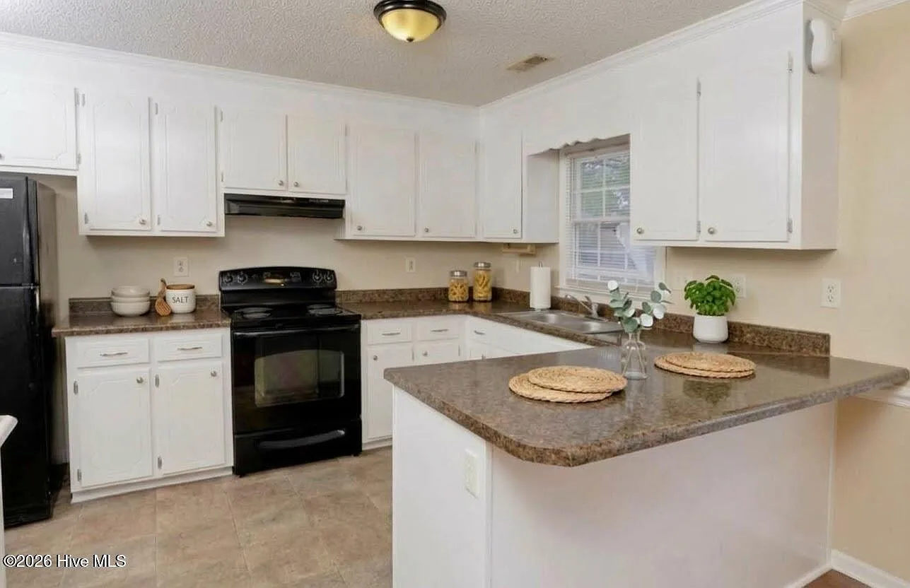 3 bed, 2.5 bath, 1453 sqft, $1,275 — Photo 4