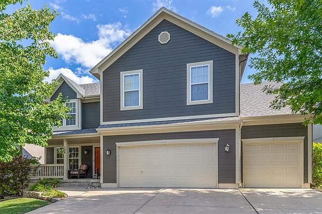 1st image of 126 NE Lamplighter Ln