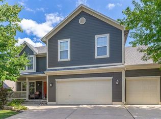 126 NE Lamplighter Ln, Blue Springs, MO 64014
