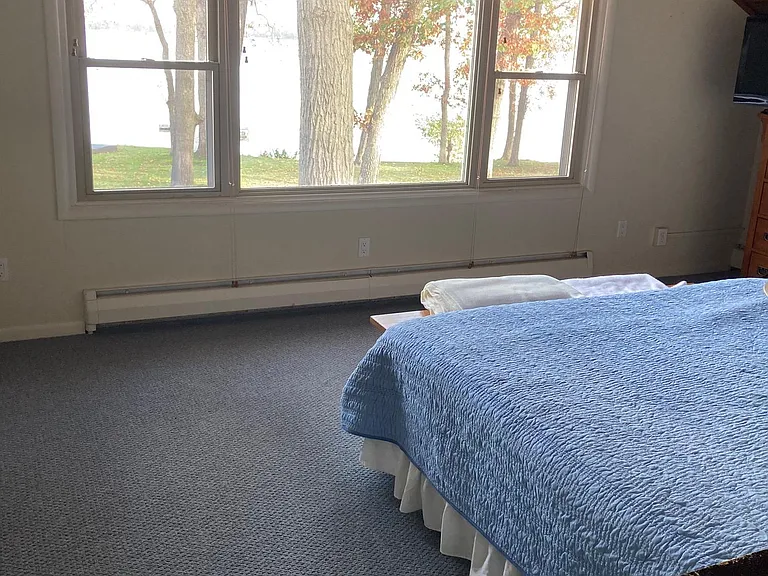 2nd bedroom facing the lake upstairs