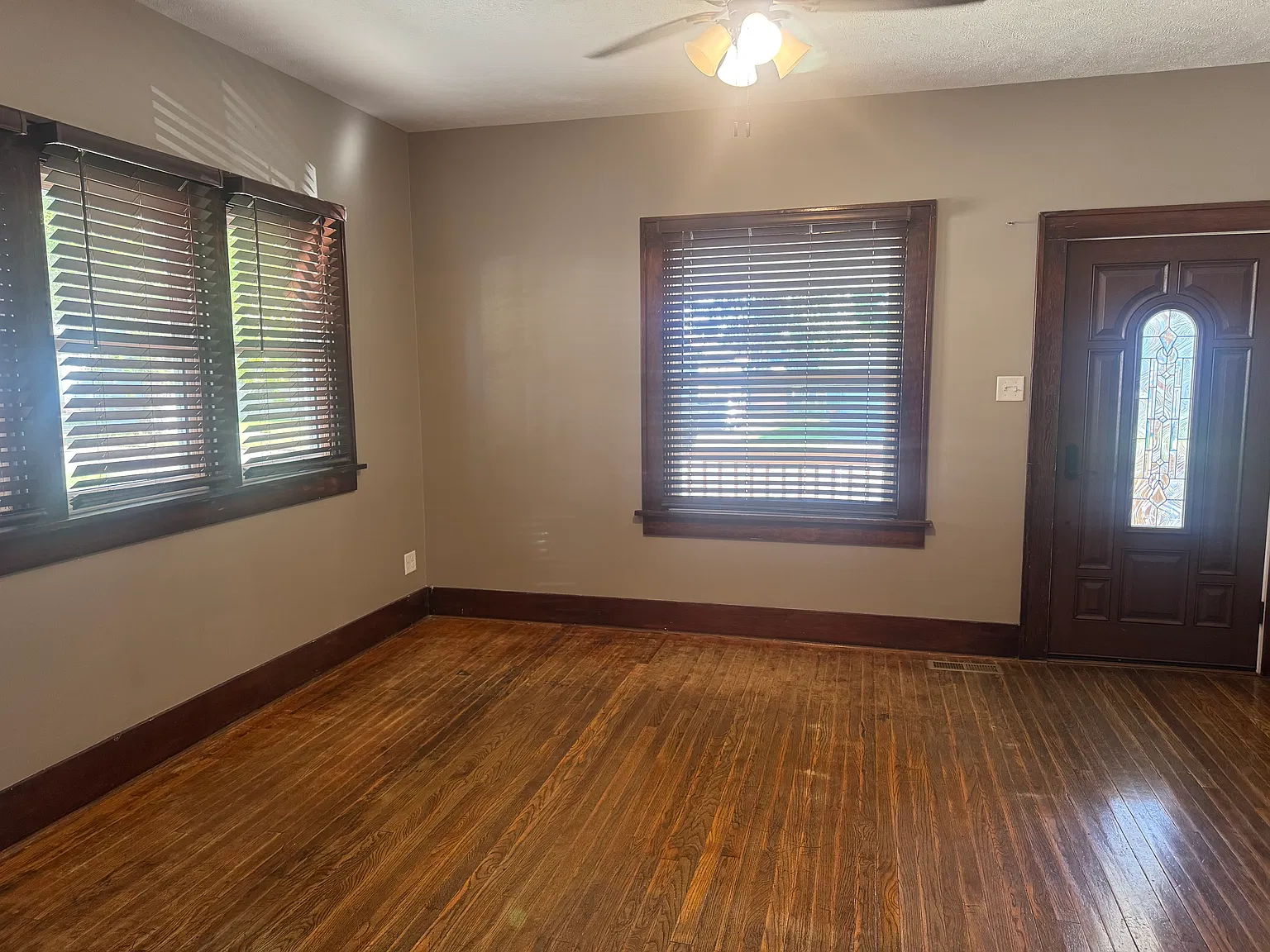 7 bed, 2000 sqft, $2,800 — Photo 4