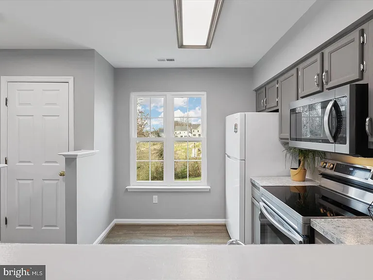 9422 Scarlet Oak Dr — Photo 6
