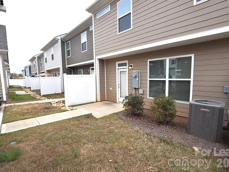 536 Laurel Walk Ln — Photo 6