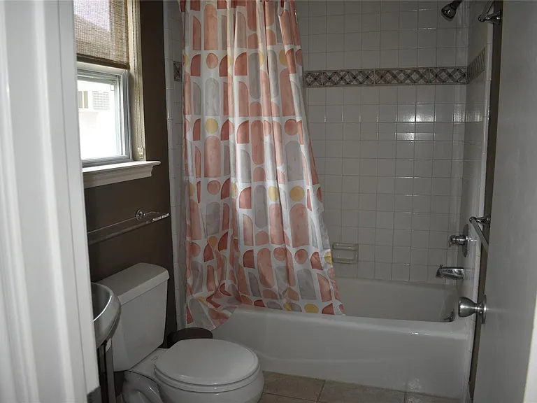 4521 Maple St — Photo 4
