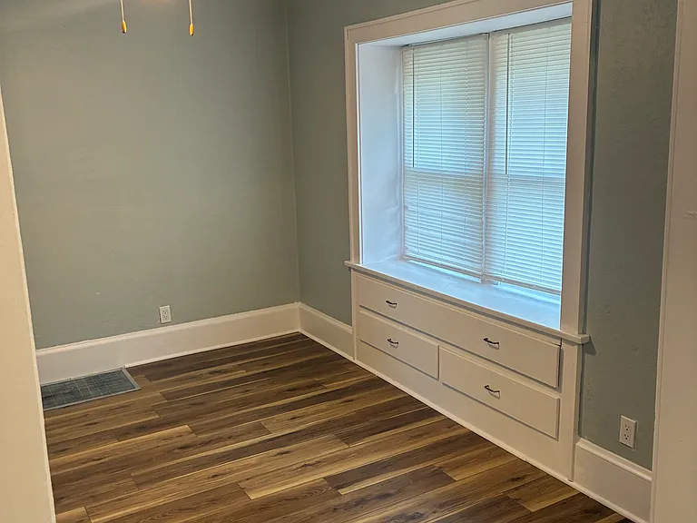 1086 Joy Ave — Photo 13