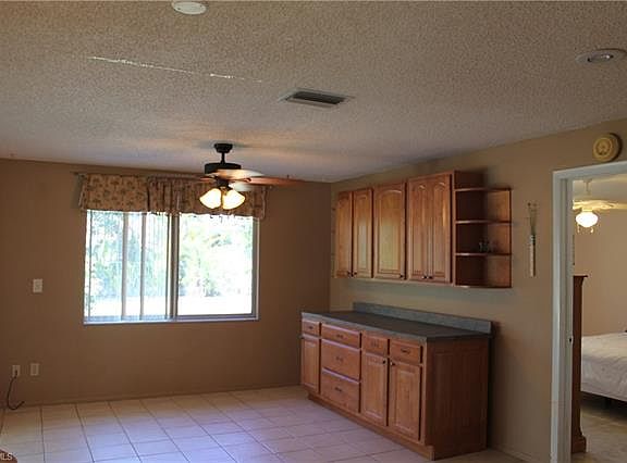 4th image of 1034 SE 17th Pl