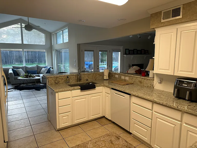 11333 Strait Ln — Photo 6