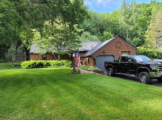 38 Raymond Rd, Penfield, NY 14526