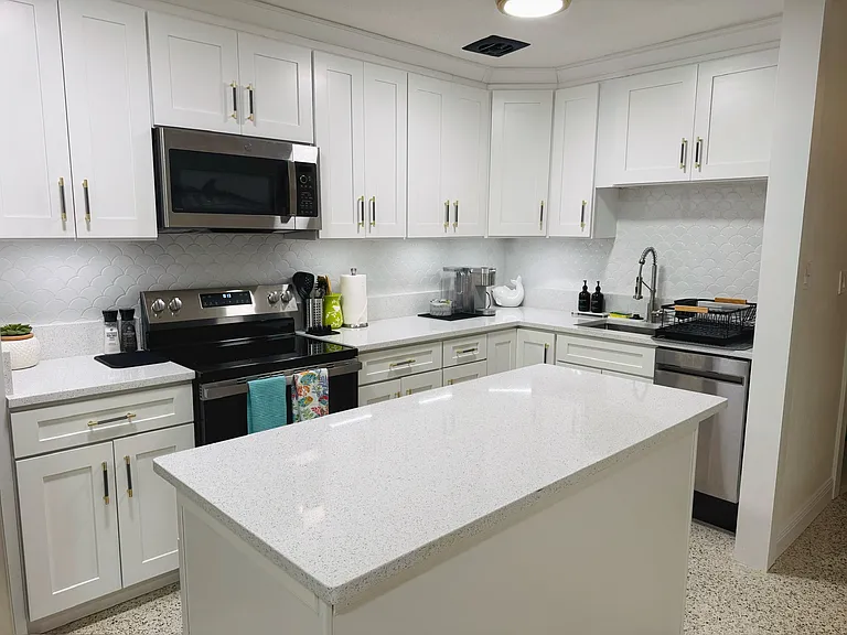 4741 Floramar Ter — Photo 23