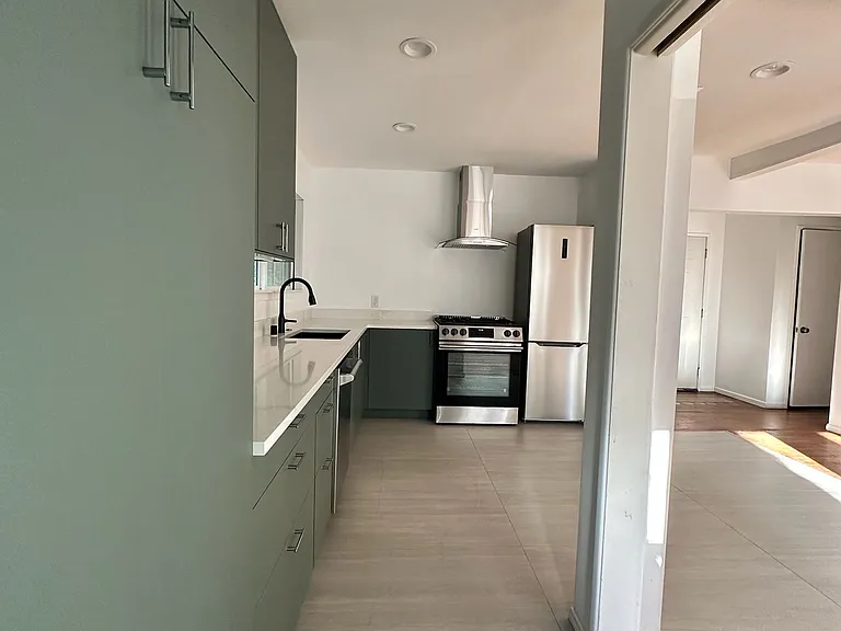 Melvin Ave — Photo 2