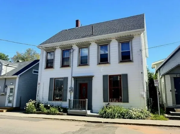 206 Sydney St, Charlottetown, PE C1A 1G8