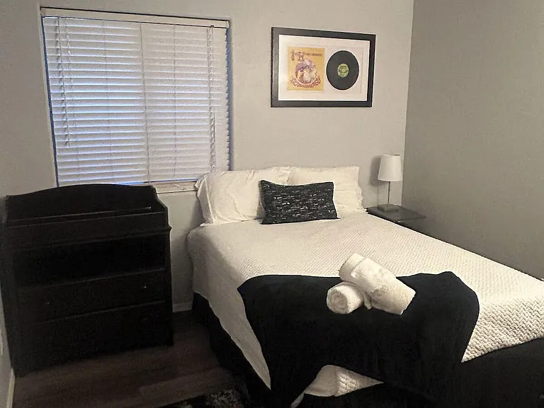 10826 W Wilshire Dr — Photo 14