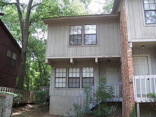 1st image of 2221 Timberwood Cir N