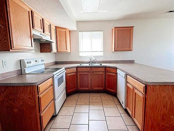 3rd image of 828 E Factory St APT 8