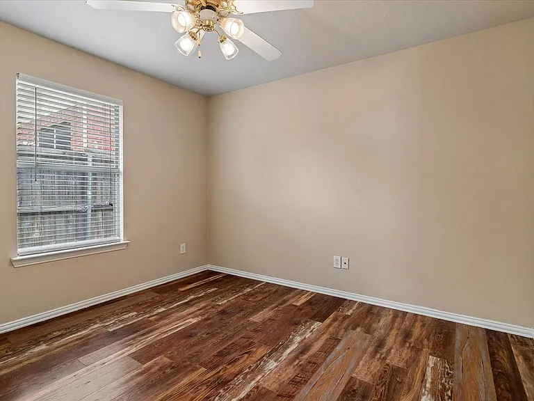 5001 Lake Crest Dr — Photo 13