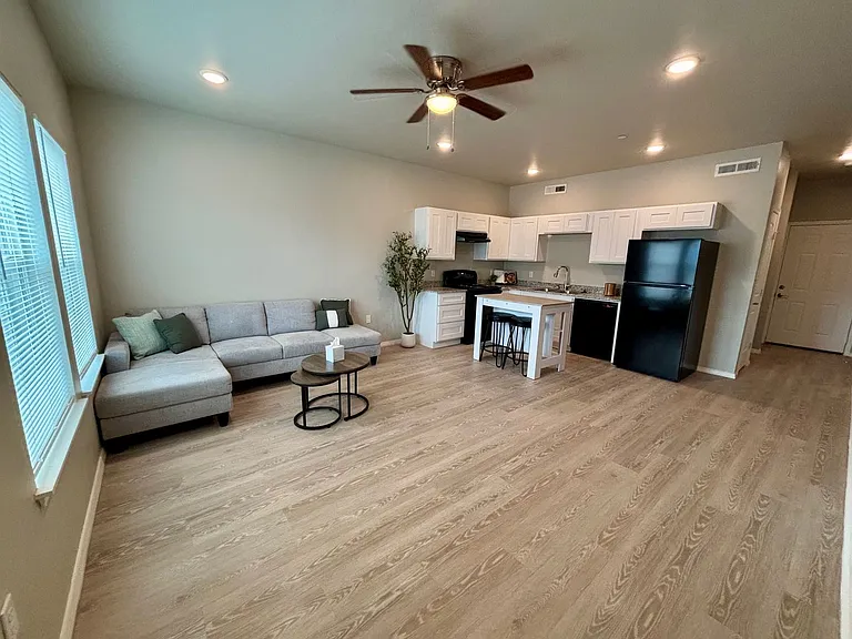 1515 S Macarthur Blvd — Photo 4