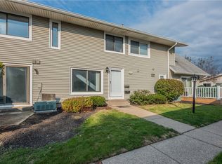 848 Eastbrooke Ln, Rochester, NY 14618