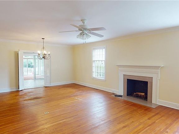 5th image of 1410 Henri St