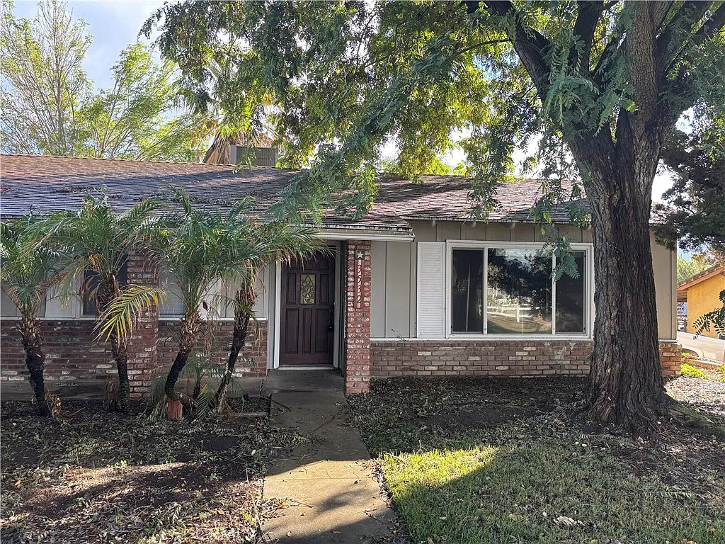 3 bed, 1696 sqft, $3,895 — Photo 2
