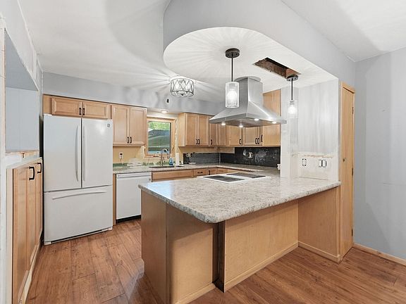 2nd image of 410 3rd Ave NE