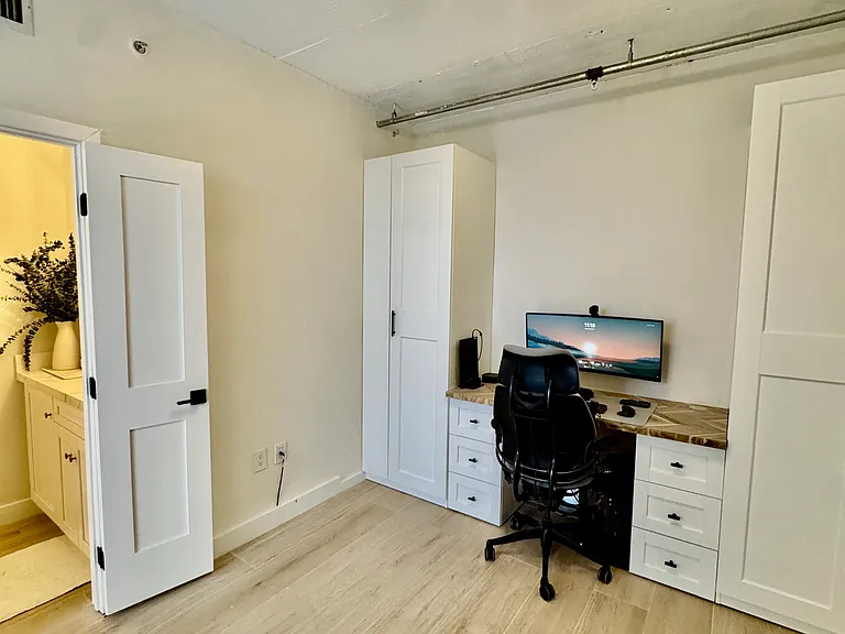 455 NE 25th St #401 — Photo 12