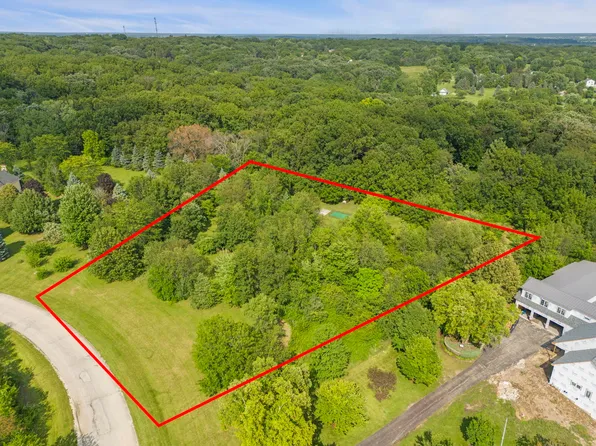 3N165 Woodcrest Ct, Elburn, IL 60119