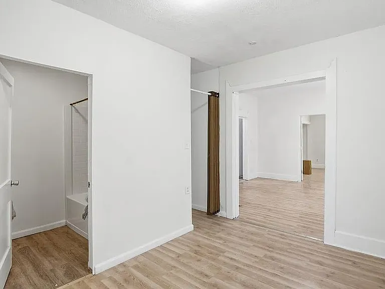 2605 Washington Ave — Photo 4