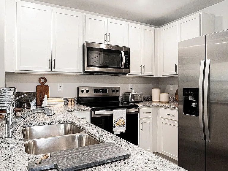 1st image of 527 Gemstone Blvd