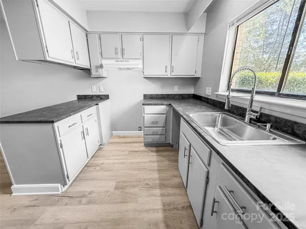 4814 Spring Lake Dr APT B, Charlotte, NC 28212