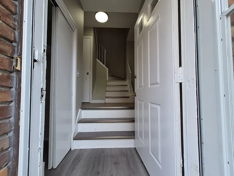 438 Travis Ave #2 — Photo 3