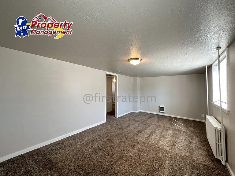 1623 S Taggart St — Photo 2