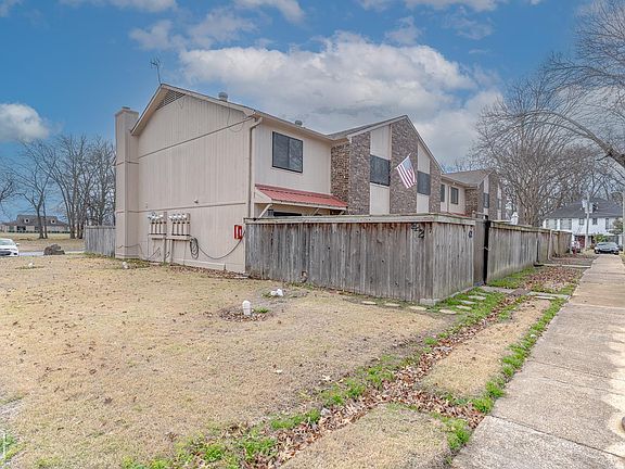 4th image of 303 N Rhodes St